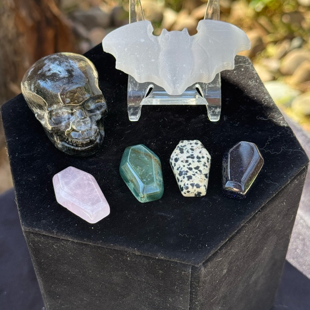 Selenite Bat Crystal, Larvakite Skull. Coffins. Halloween Bundle. - Picture 5 of 5